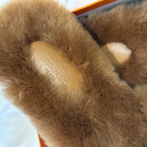 RARE FIND | HERMES BNIB SHEARLING ORAN SANDALS NATUREL 39 EU - US 8.5 - Picture 6 of 7